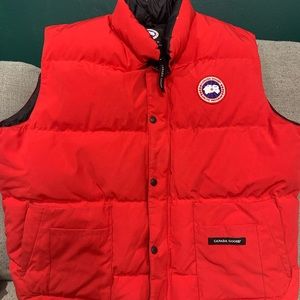 Red Canada Goose men’s vest size XXL in Prestige condition!!!